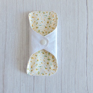 Dana mosható tisztasági betét 16 cm / apró sárga virágok, Szépségápolás, Intim higiénia, Tisztasági betét, Varrás, MESKA