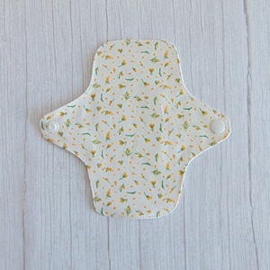 Dana mosható tisztasági betét 16 cm / apró sárga virágok - szépségápolás - intim higiénia - tisztasági betét - Meska.hu