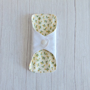 Dana mosható tisztasági betét 16 cm / apró sárga rózsák, Szépségápolás, Intim higiénia, Tisztasági betét, Varrás, MESKA