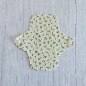 Dana mosható tisztasági betét 16 cm / apró sárga rózsák - szépségápolás - intim higiénia - tisztasági betét - Meska.hu