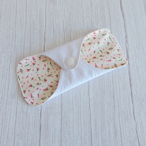 Dana mosható tisztasági betét 16 cm / apró rózsaszín virágok - szépségápolás - intim higiénia - tisztasági betét - Meska.hu