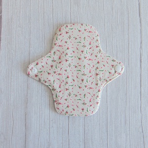 Dana mosható tisztasági betét 16 cm - polár / apró rózsaszín virágok - szépségápolás - intim higiénia - tisztasági betét - Meska.hu