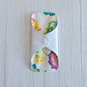 Dana mosható tisztasági betét 16 cm / ekrü - színes virágok, Szépségápolás, Intim higiénia, Tisztasági betét, Varrás, MESKA