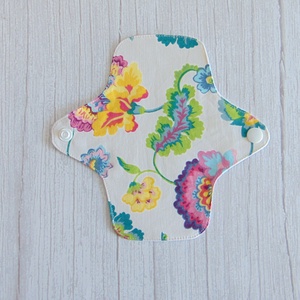 Dana mosható tisztasági betét 16 cm / ekrü - színes virágok - szépségápolás - intim higiénia - tisztasági betét - Meska.hu