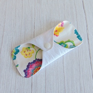 Dana mosható tisztasági betét 16 cm / ekrü - színes virágok - szépségápolás - intim higiénia - tisztasági betét - Meska.hu