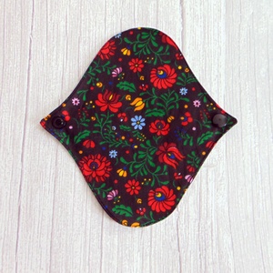 Sarah mosható tisztasági betét 17 cm / fekete - népi virág mintás, Szépségápolás, Intim higiénia, Tisztasági betét, Varrás, MESKA