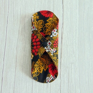 Sarah mosható tisztasági betét 17 cm / fekete - bogyók és virágok - szépségápolás - intim higiénia - tisztasági betét - Meska.hu