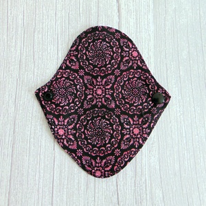 Mosható tanga tisztasági betét / fekete - rózsaszín mintás - szépségápolás - intim higiénia - tisztasági betét - Meska.hu