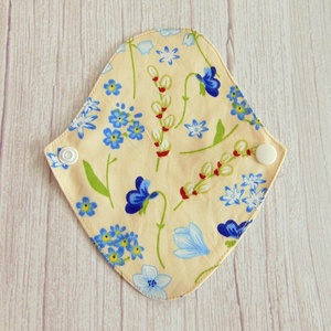 Mosható tanga tisztasági betét / kék virágok - szépségápolás - intim higiénia - tisztasági betét - Meska.hu