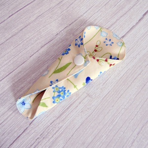 Mosható tanga tisztasági betét / kék virágok - szépségápolás - intim higiénia - tisztasági betét - Meska.hu