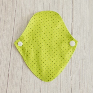 Mosható tanga tisztasági betét / kivi zöld tűpöttyös - szépségápolás - intim higiénia - tisztasági betét - Meska.hu