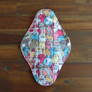 Lara mosható női betét 29 cm / cica fejek - rózsaszín / intimbetét, mosható textil betét, környezetbarát termék, Szépségápolás, Intim higiénia, Intimbetét, Varrás, MESKA