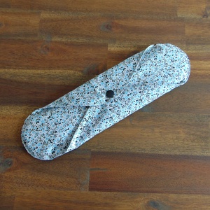 Lara mosható női betét 29 cm / szürke indák és levélkék / intimbetét, mosható textil betét, környezetbarát termék - szépségápolás - intim higiénia - intimbetét - Meska.hu