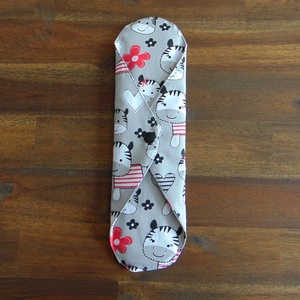 Lara mosható női betét 29 cm / zsiráf babák / intimbetét, mosható textil betét, környezetbarát termék - szépségápolás - intim higiénia - intimbetét - Meska.hu