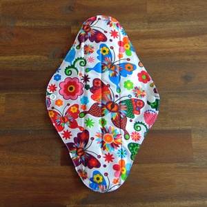 Lara mosható női betét 29 cm / színes lepkék és virágok, Szépségápolás, Intim higiénia, Intimbetét, Varrás, MESKA
