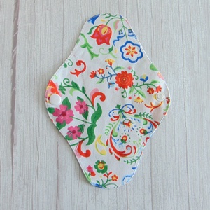 Lara mosható tisztasági betét 19,5 cm / színes indák és virágok / vékony, kényelmes intimbetét,  környezetbarát termék - Meska.hu