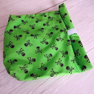 Roll-top uzsonnás tasak: fekete / zöld koponya mintás - táska & tok - uzsonna- & ebéd tartó - szendvics csomagoló - Meska.hu