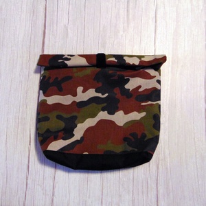 Roll-top uzsonnás tasak: fekete / zöld terep mintás - táska & tok - uzsonna- & ebéd tartó - szendvics csomagoló - Meska.hu