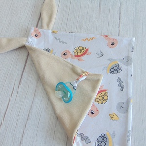 Nyuszi füles szundikendő / teknős mintával - bézs - baba - mama - baba játékok - szundikendő, alvóka - Meska.hu