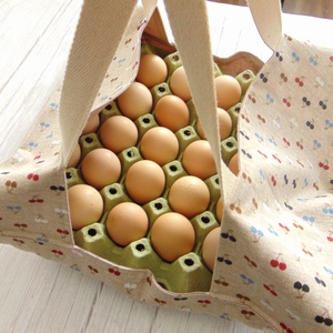 Étel és tojás szállító táska / bézs - cseresznye mintás - táska & tok - bevásárlás & shopper táska - shopper, textiltáska, szatyor - Meska.hu