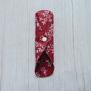 Lara tisztasági betét 19,5 cm / bordó - fehér virágok / mosható textil betét - Meska.hu