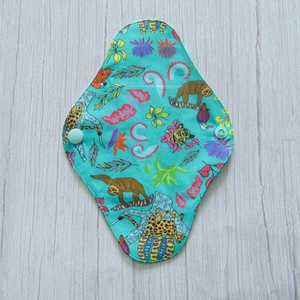 Lara tisztasági betét 19,5 cm / menta - dzsungel mintás / mosható textil betét - szépségápolás - intim higiénia - tisztasági betét - Meska.hu