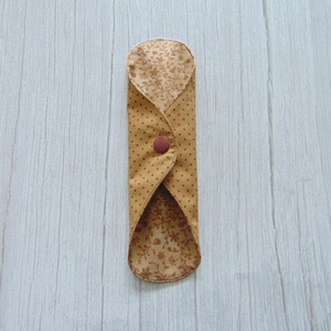 Lara tisztasági betét 19,5 cm / világos barna indák / mosható textil betét, mosható tisztasági betét, mosibetét - Meska.hu