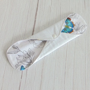 Lara Maxi mosható női betét 31 cm / rajzolt virág és lepke / mosható textil betét, környezetbarát termék - szépségápolás - intim higiénia - intimbetét - Meska.hu