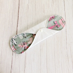 Lara Maxi mosható női betét 31 cm / rózsaszín cicák / mosható textil betét, környezetbarát termék - szépségápolás - intim higiénia - intimbetét - Meska.hu