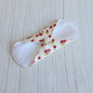 Sarah Mini mosható betét 17 cm / ekrü - rózsák - szépségápolás - intim higiénia - tisztasági betét - Meska.hu