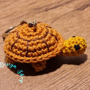 Kézműves horgolt kabalafigurás kulcstartó - Mini teknős (Tádé) - Meska.hu