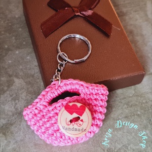 Kézműves horgolt  kulcstartó - Shopping bag (love gomb dekorációval) , Játék & Sport, Plüssállat & Játékfigura, Más figura, Horgolás, MESKA