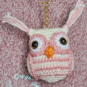 Kézműves horgolt kabalafigurás kulcstartó - Mini bagoly (Cream-vintage rose) - játék & sport - plüssállat & játékfigura - bagoly - Meska.hu