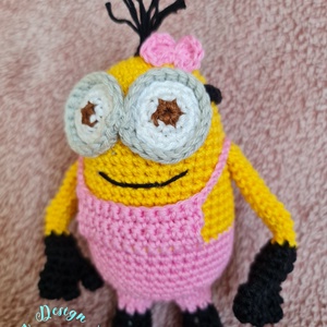 Kézműves horgolt kabalafigura - Minions girl, Játék & Sport, Plüssállat & Játékfigura, Más figura, Horgolás, MESKA