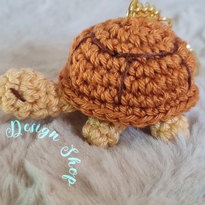 Kézműves horgolt kabalafigurás kulcstartó - Mini teknős (Gery), Játék & Sport, Plüssállat & Játékfigura, Más figura, Horgolás, MESKA