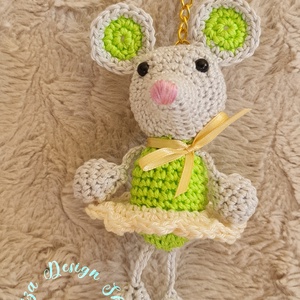 Kézműves horgolt kabalafigurás kulcstartó - Mini egér (Janka) - Meska.hu