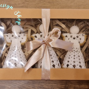 Kézműves horgolt csipke angyalka (hófehér arany szegéllyel) díszdobozban - Meska.hu