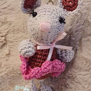 Kézműves horgolt kabalafigurás kulcstartó - Mini egér (Anikó), Játék & Sport, Plüssállat & Játékfigura, Egér, Horgolás, MESKA