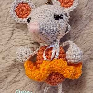 Kézműves horgolt kabalafigurás kulcstartó - Mini egér (Napsugár), Játék & Sport, Plüssállat & Játékfigura, Egér, Horgolás, MESKA