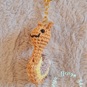 Kézműves horgolt kabalafigurás kulcstartó - Mini csiga (Lázár), Játék & Sport, Plüssállat & Játékfigura, Csiga, Horgolás, MESKA