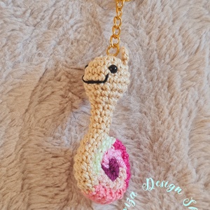 Kézműves horgolt kabalafigurás kulcstartó - Mini csiga (Vali), Játék & Sport, Plüssállat & Játékfigura, Csiga, Horgolás, MESKA
