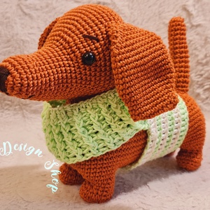 Kézműves horgolt kabala figura - Malvin tacskó kutya, Játék & Sport, Plüssállat & Játékfigura, Kutya, Horgolás, MESKA