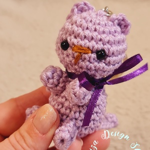 Kézműves horgolt kabalafigurás kulcstartó - Mini macska (Lilla), Játék & Sport, Plüssállat & Játékfigura, Cica, Horgolás, MESKA