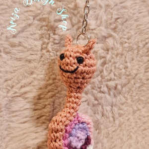 Kézműves horgolt kabalafigurás kulcstartó - Mini csiga (Lea), Játék & Sport, Plüssállat & Játékfigura, Csiga, Horgolás, MESKA