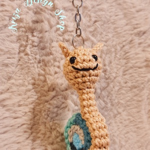 Kézműves horgolt kabalafigurás kulcstartó - Mini csiga (Bence), Játék & Sport, Plüssállat & Játékfigura, Csiga, Horgolás, MESKA