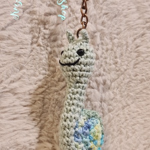 Kézműves horgolt kabalafigurás kulcstartó - Mini csiga (Ricsi), Játék & Sport, Plüssállat & Játékfigura, Csiga, Horgolás, MESKA