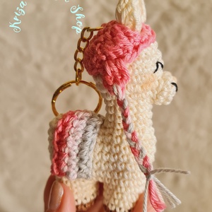 Kézműves horgolt kabalafigurás kulcstartó - Mini láma (Candy) - játék & sport - plüssállat & játékfigura - láma - Meska.hu