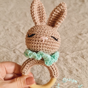 Kézműves horgolt kabala figurás csörgő rágóka (Nyuszis) 3. - Meska.hu