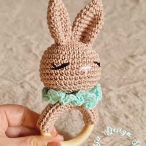 Kézműves horgolt kabala figurás csörgő rágóka (Nyuszis) 3. - baba - mama - baba játékok - csörgő - Meska.hu