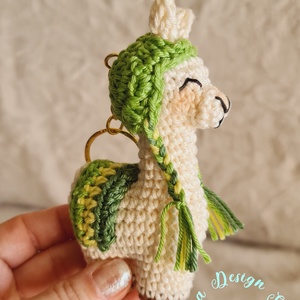 Kézműves horgolt kabalafigurás kulcstartó - Mini láma (Greg), Játék & Sport, Plüssállat & Játékfigura, Láma, Horgolás, MESKA